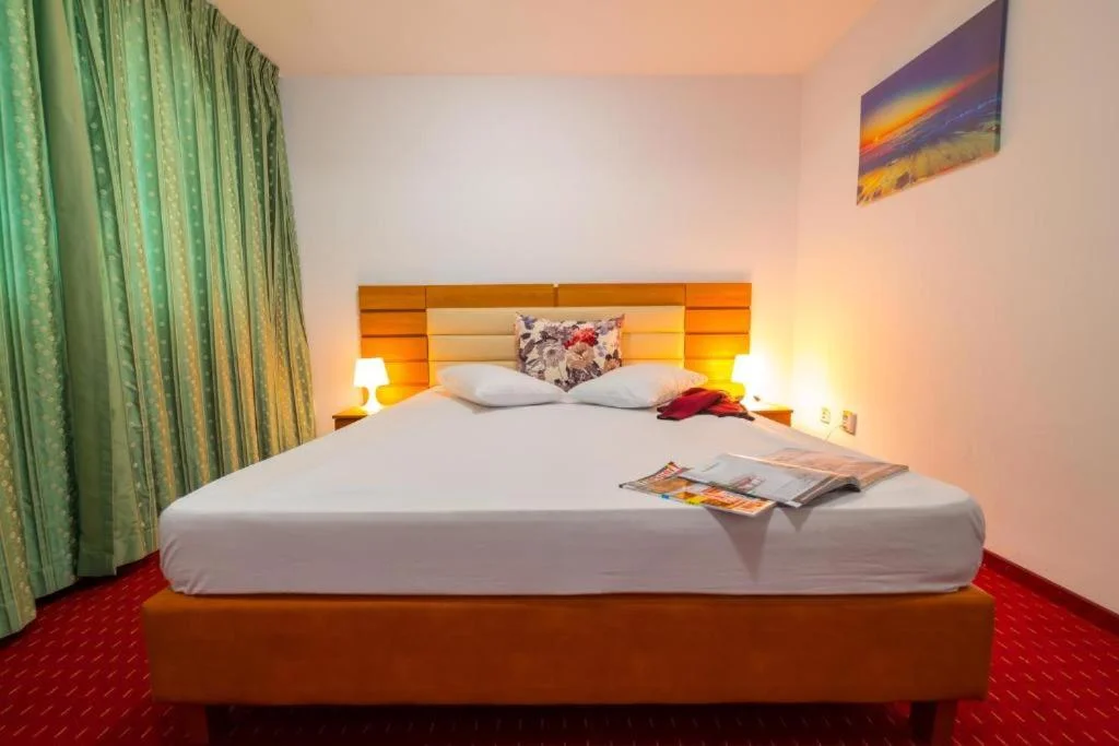Sir Orchid Hotel image reservation at Y-Sky-Lead